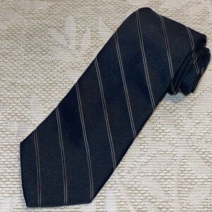 Classic Windridge Black Striped Tie